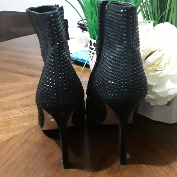 Woman's Boot - Picture 2 of 8